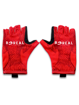 Gants de pêche Boréal rouges avec logo Les Cannes Boréal, tissu respirant et design sans doigts pour un meilleur contrôle.