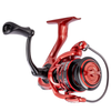 Moulinet de pêche spinning KVD Elite rouge et noir, vue trois quarts sur fond blanc, avec bobine ajourée et manivelle ergonomique.